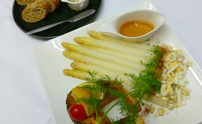 Heerlijk asperges eten